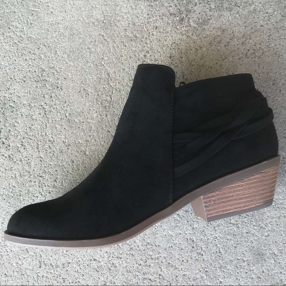 Last one! 6.5 Qupid Black BOOTIE criss cross decor - Picture 4 of 8